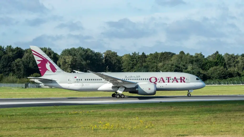 A large jetliner sitting on top of an airport runway